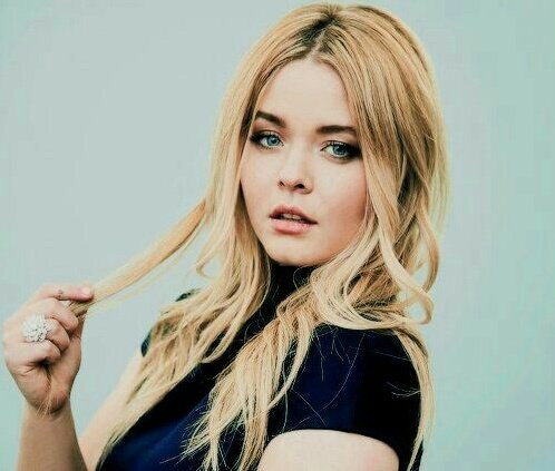 PARABÉNS PARA ESSA MULHER MARAVILHOSA, QUE INTERPRETOU A MELHOR BITCH! AMAMOS VOCÊ Happy Bday Sasha Pieterse 