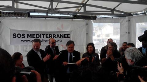 CafebabelPa's tweet photo. Al porto di Palermo a bordo della nave Aquarius con il sindaco @LeolucaOrlando1 per festeggiare un anno di @SOSMedItalia @ComunePalermo https://t.co/dYK3qp1Blt