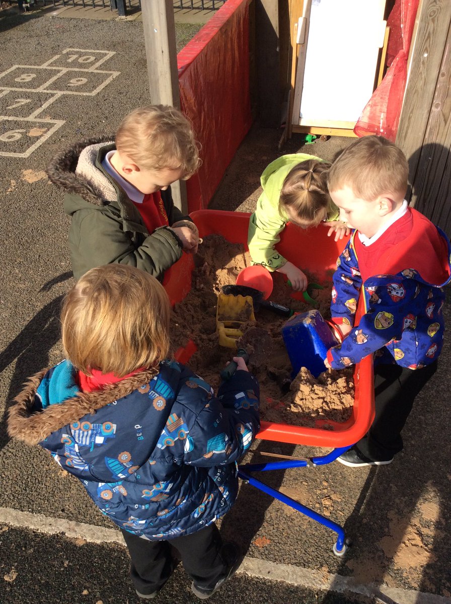 EPA_KittensFS1's tweet photo. We ❤️being outdoors whatever the weather-but it's even better when the ☀️ is shining! @EastfieldPri #outdoorlearning https://t.co/1kUSevS6Af