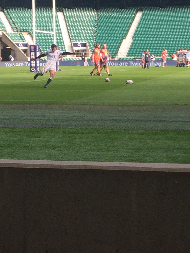 asj_williams's tweet photo. @benyoungs09 boxy for @EnglandRugby #ENGLANDTRAINING https://t.co/sr3F0TTqib