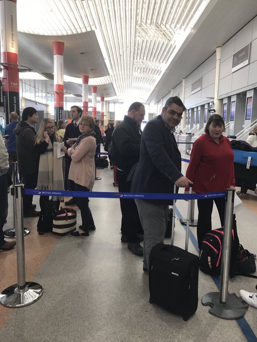 Emz0707's tweet photo. Cancelled flight @British_Airways and your staff goes on break for 20 min on club line #badservice https://t.co/ekqSqgObX1