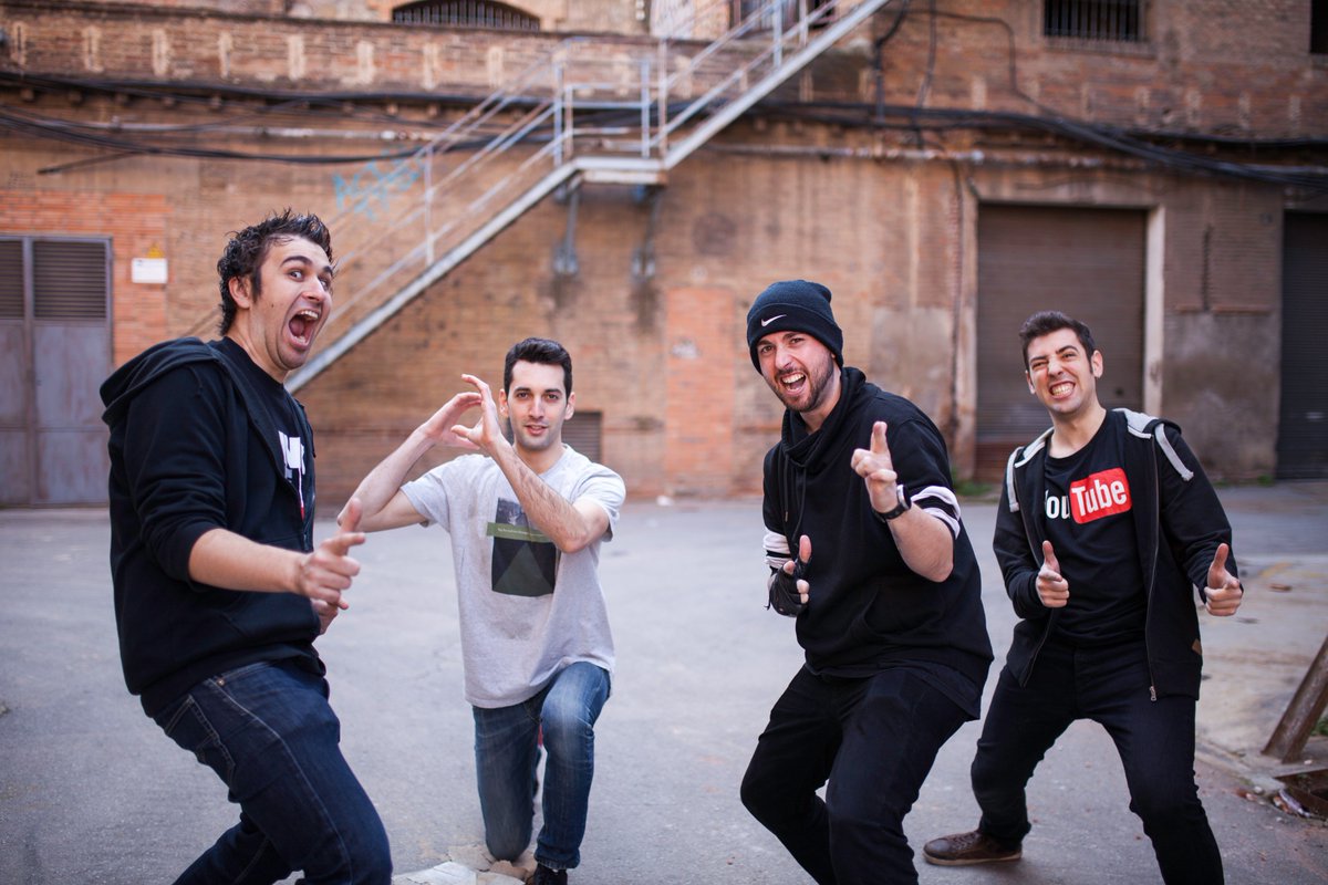 ¡¡Yax estamos a #viernes!! ¿Listos para una buena #partyhard este finde? #poppunk #poppunkband #FelizFinde #music #beertime #horadelabirra