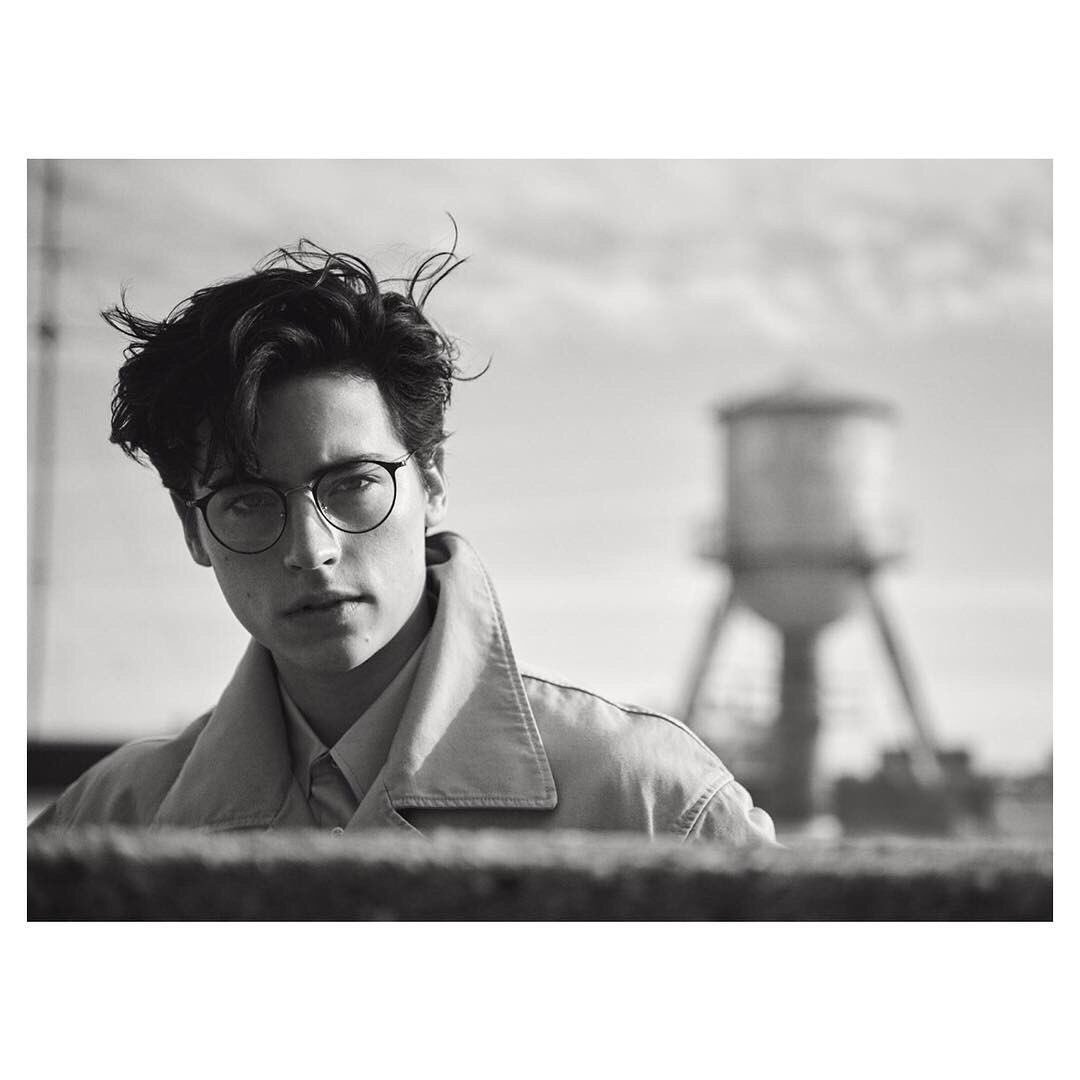 Ilinasofya's tweet photo. я влюбилась 💕 @colesprouse https://t.co/YSrkphLhdP