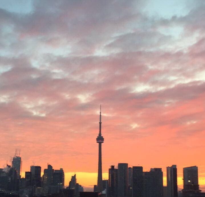 kylanorris's tweet photo. Waking up to this view will never get old! #5AMinToronto https://t.co/GSFi2DSzhR