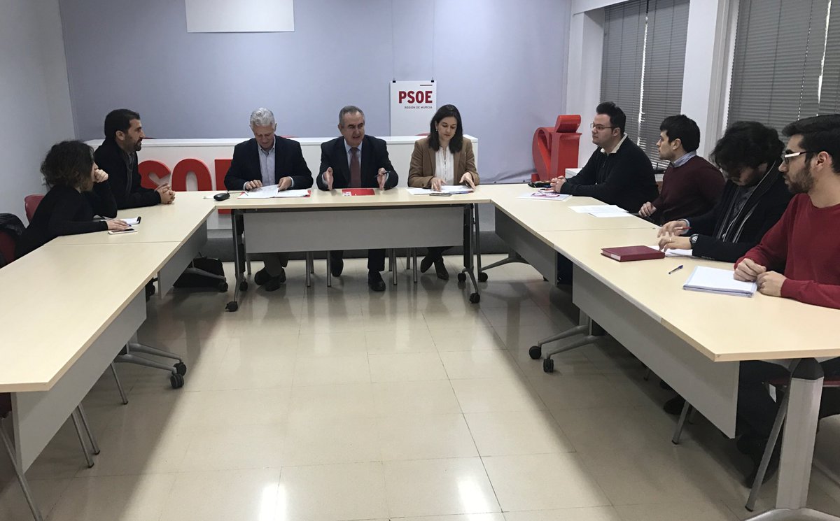 femaemurcia's tweet photo. Dos días reunidos con @PSOE_RM para mejorar el sistema de becas y recuperar derechos para las y los estudiantes de la universidad. #FEMAE https://t.co/QIrENUXs16