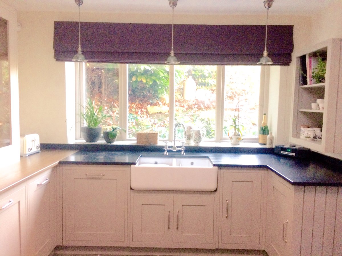 FletchMarika's tweet photo. Timeless tips - plain fabrics and simple Roman Blind will help to modernised any kitchens 😍#madewithlovebymarika https://t.co/rAFyRbMDoM