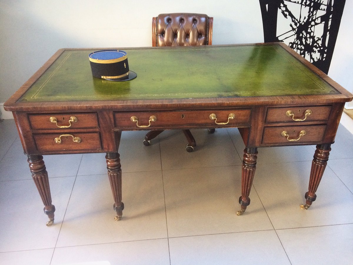 napoleonrocke's tweet image. Seriously handsome #antiques #antiques #librarytable #WilliamIV #antiquedesk #vintagestyling #interiors #Wimbledon instagram.com/p/BQl0WbVDMlX/