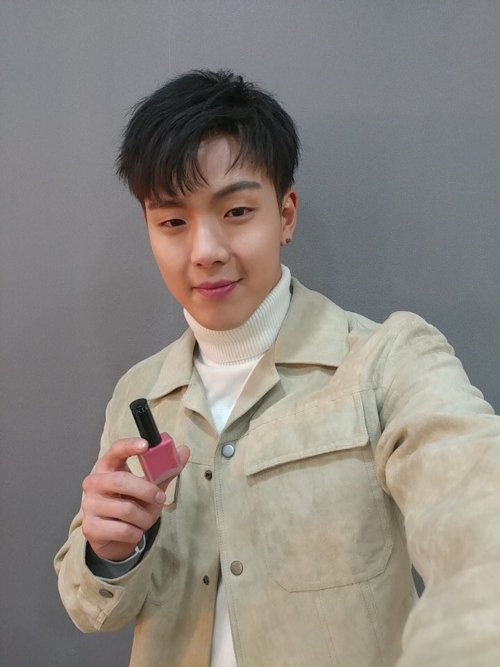 OfficialMONSTAX's tweet photo. [#셔누] 블러셔누 이십일에서 삼월일일로바꼈어요ㅎㅎㅎ삼월일일날 봐요ㅎㅎㅎ #어딕션 https://t.co/q80ZjlNXMh