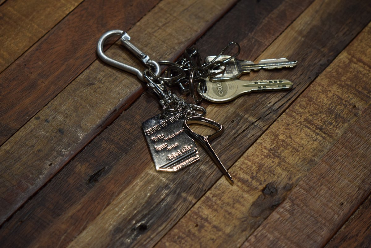 アニメ ソードアート オンライン 公式 A Twitter 劇場グッズ情報 ドッグタグ付オーグマーキーホルダーのご紹介 ドッグタグには表 裏両方デザインが入ってます 画像にない面の文字列には 何かの文字列が隠れてますので探してみてください T Co