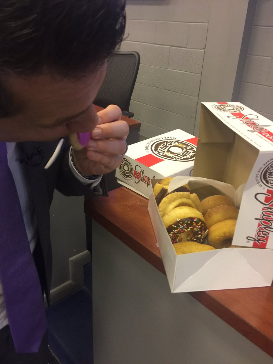 adambledsoe1978's tweet photo. @RobEvansTV loves donuts and cookies, for real! https://t.co/5wsUJ96nQW