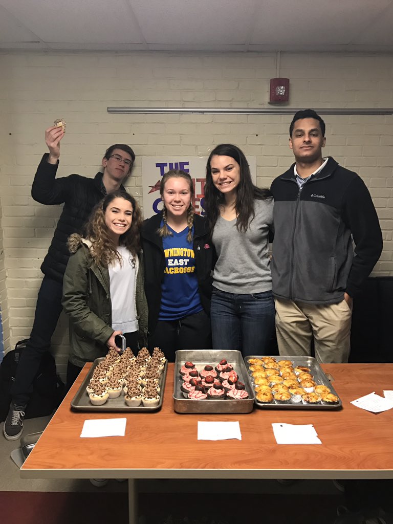 dunntweets's tweet photo. Last day of cupcake wars. Last cupcake wars for the seniors. 😊😩 https://t.co/22AnvaYv7h