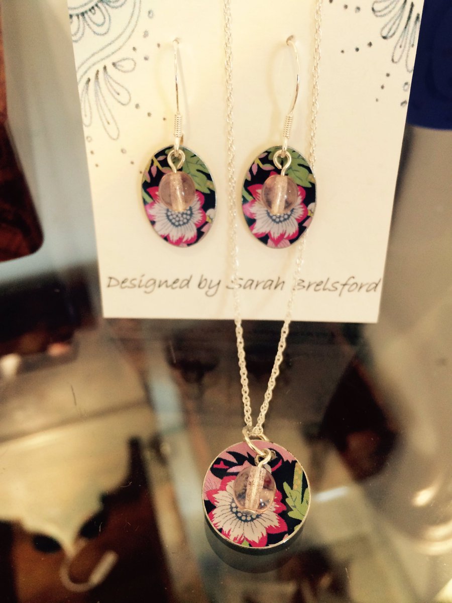 Loving Sarah Brelsford #recycled #jewellery made from contemporary tins @Chapel_Gallery #GiftIdea or #treat2Me 😃