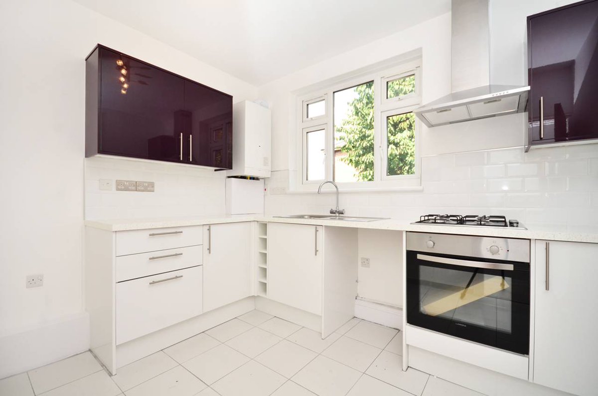 PointviewEstate's tweet photo. To Let: Superb 4 bedroom flat located in a purpose build block in #Brixton perfect for Family or #Sharers https://t.co/ZEfyDhraFJ https://t.co/bdKPXyyA16