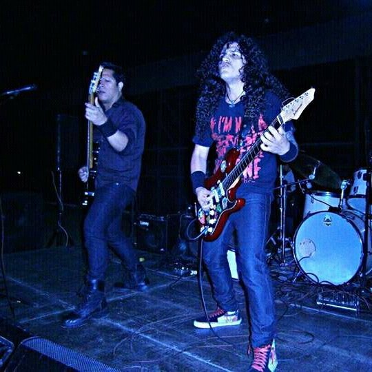 #FelizFinde Hermanos Del Metal..! #RockOut ✊💀