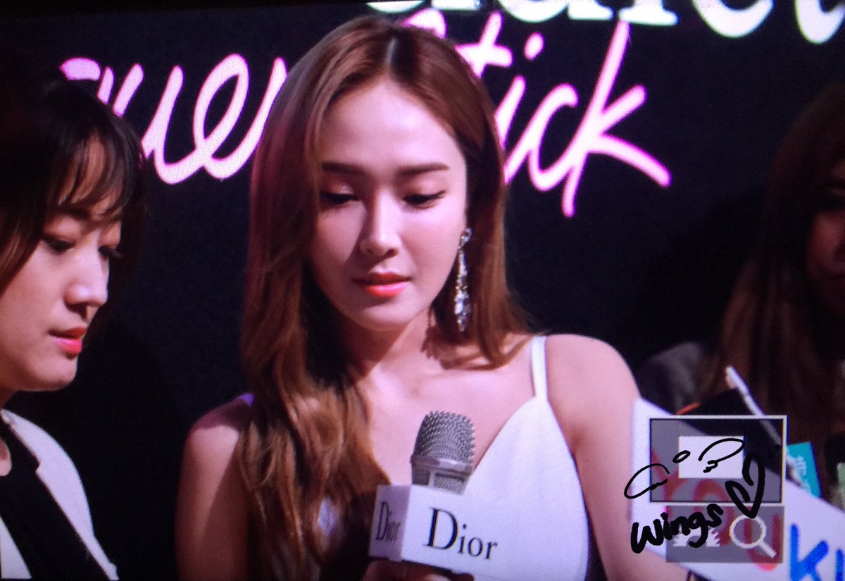 [PIC][16-02-2017]Jessica khởi hành đi Đài Loan để tham dự "Dior Addict Lacquer Launched Party" vào chiều nay C43hx-JVYAAWBCq