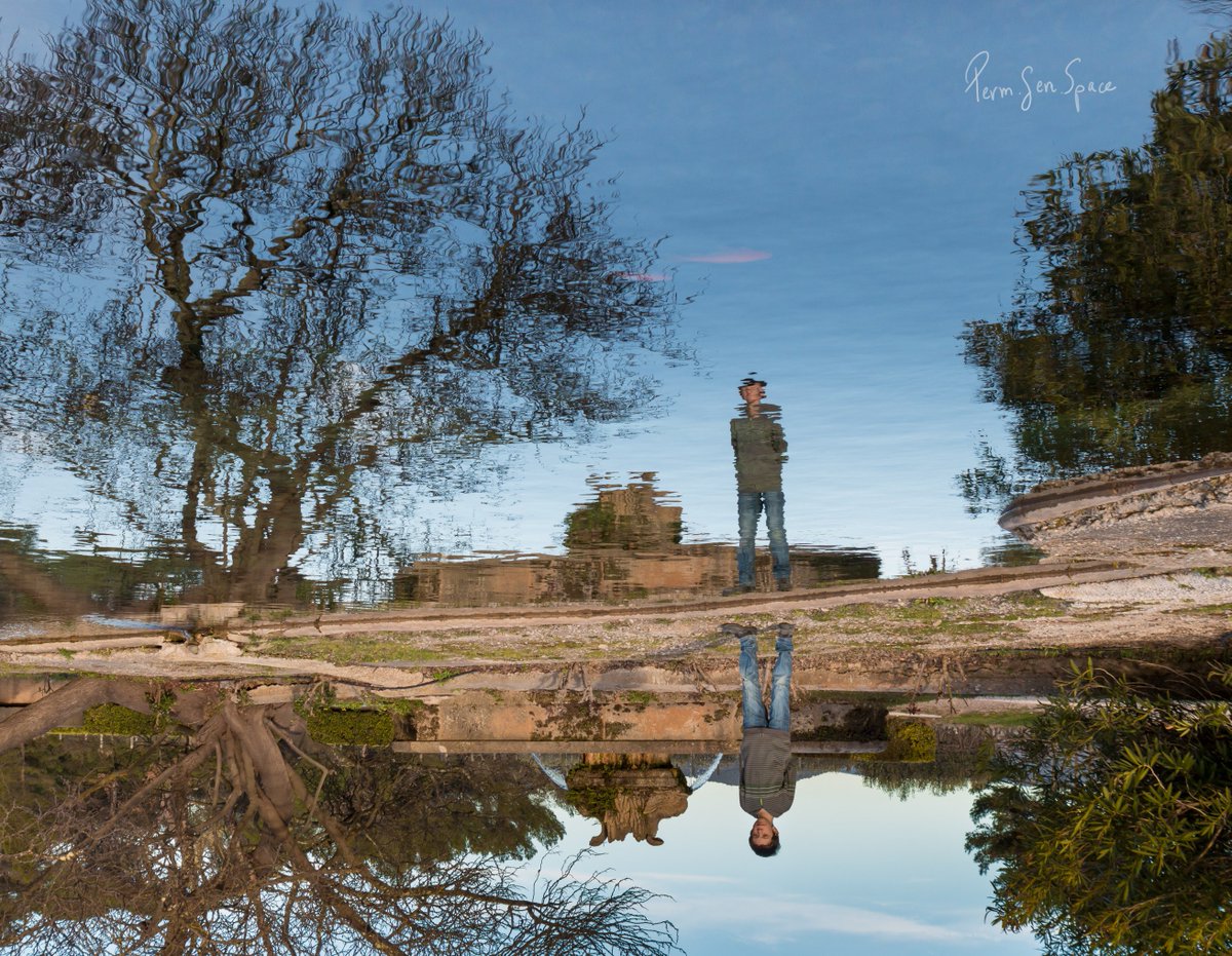 permgenspace's tweet photo. @CanonFrance Rêvons notre monde ... Avec mon #eos70d  et son EF24-70mm f/2.8L #reflet #reflections #dream #paca #france #fishinsky https://t.co/IAnLv0pZQs
