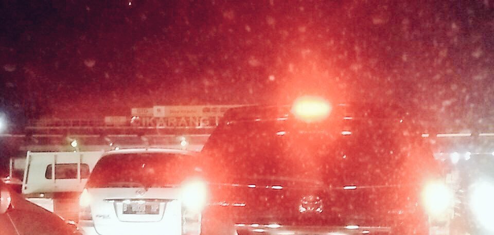 19:45 Imbas antrian Gardu Tol Cikarang, Tol Karawang Barat arah ke Cawang lalin padat. <a href="/cicidebo/">Desy</a>