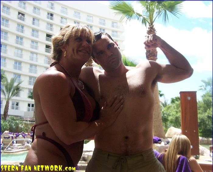 SternFanMutt's tweet photo. Here are pics from when I hung out poolside in Vegas w/ @MsBigBass. Rest in peace. https://t.co/OW6LDaIdDq