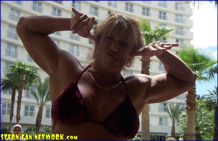 SternFanMutt's tweet photo. Here are pics from when I hung out poolside in Vegas w/ @MsBigBass. Rest in peace. https://t.co/OW6LDaIdDq