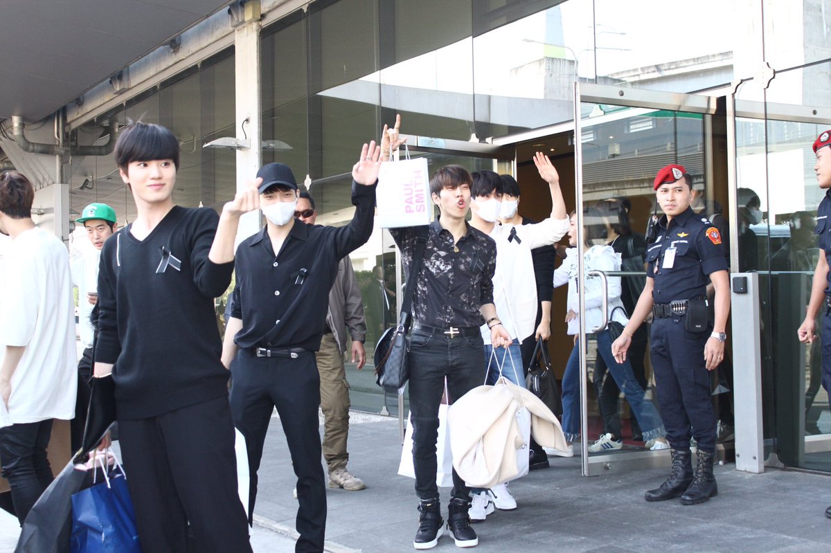 พี่หมั่นโถว พามาแล้วนะ
ใครยังไม่มีบัตร จัดเลย
Infinite Only Show Asia Fan Meeting Tour 2017 
18 FEBRUARY 2017
BITEC  ticket.ticketintelligent.com/infinite2017/