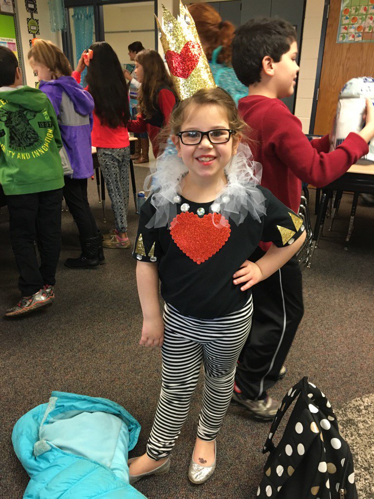 marks3rd's tweet image. Queen of Hearts for the fairy tale ball!