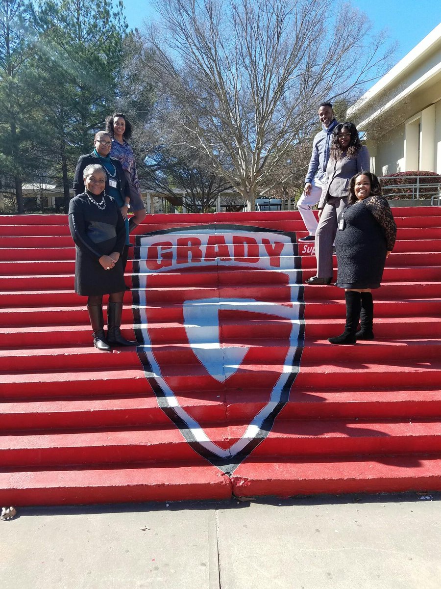 LamarYoung16's tweet photo. College Career Motivation Week '17 #GradyHigh Individually We're Different but Together We're Grady
@apsupdate 
@APSGradyKnights 
@ATLsuper https://t.co/vyV8ywd4LJ