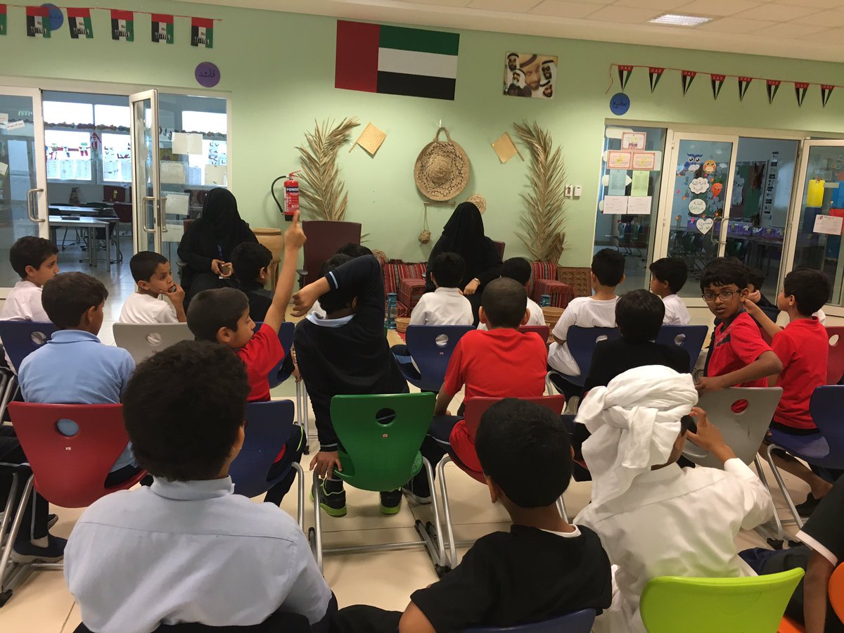 شارك أولياء الأمور فاليوم الرياضي الوطني بفقرات الألعاب والمسابقات التراثية فلهم جزيل الشكر والتقدير .