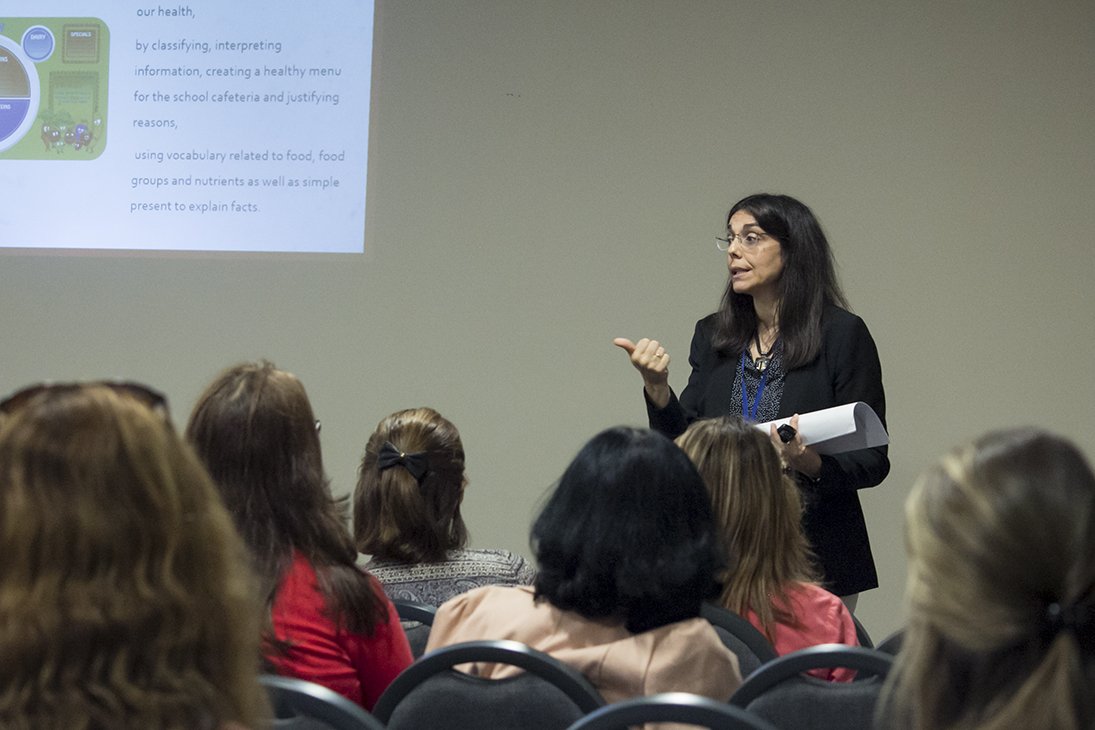 DickensUruguay's tweet photo. Andrea Cabrera, Directora del Academic Support Department, presentó "Content and Language: creating a natural bond in our classroom". #MSD8 https://t.co/7VisxN5XFU