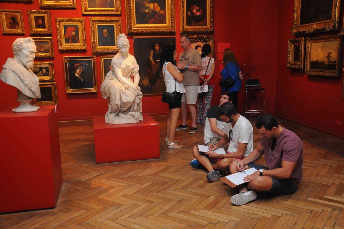 BellasArtesAR's tweet photo. #BocetosGuiados es una propuesta que te invita a dibujar en la salas del Museo. Hoy, desde las 17.15, gratis. https://t.co/aFA3lV69J6