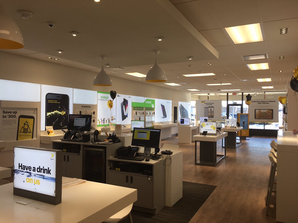 humvee25's tweet photo. NSO Sprint Connect, West Babylon!!! @LauraMcLaugh96 @Kpalet5 @Sprint4NYC @MiLo222781 https://t.co/pzuqcfu9rG