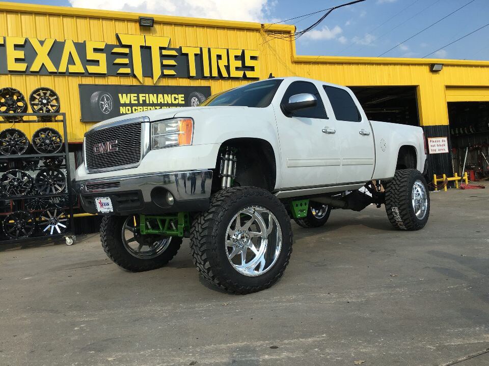 TexasTires14's tweet photo. HAPPY FRIDAY #TEXASTIRES14 https://t.co/eLMIyKwNhF