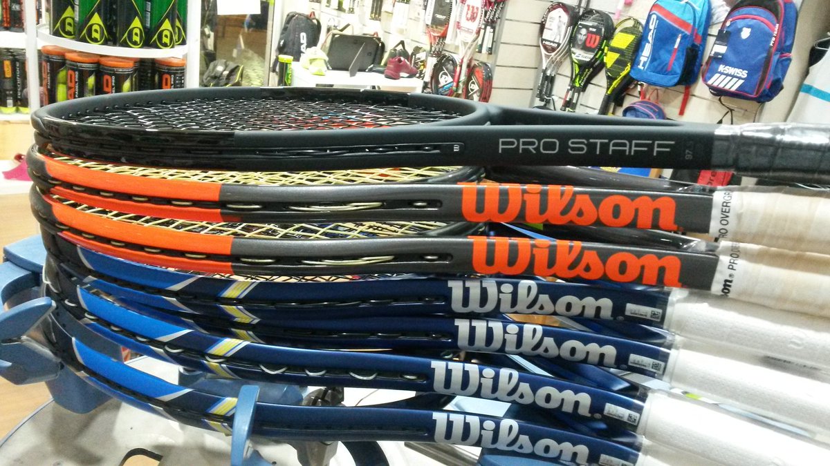 dpeniza's tweet photo. CAMARERO!!! Una ración de #wilson para encordar... CAMARERO!!! Se olvido una de #blade 
@wilsontennis @WilsonTenisEsp #stringing #tennis https://t.co/s1CHEGLmSG
