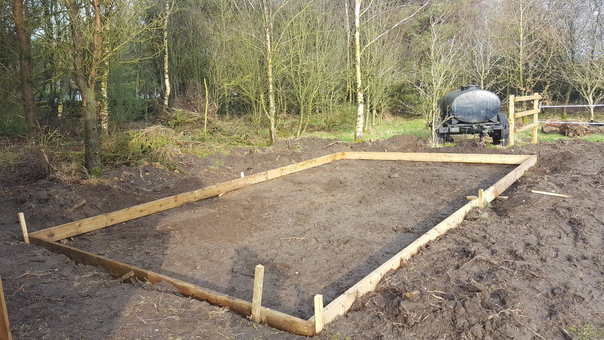 JACKSONFENCING's tweet photo. Ground work done for a new stable block. https://t.co/7CWx8AxIef