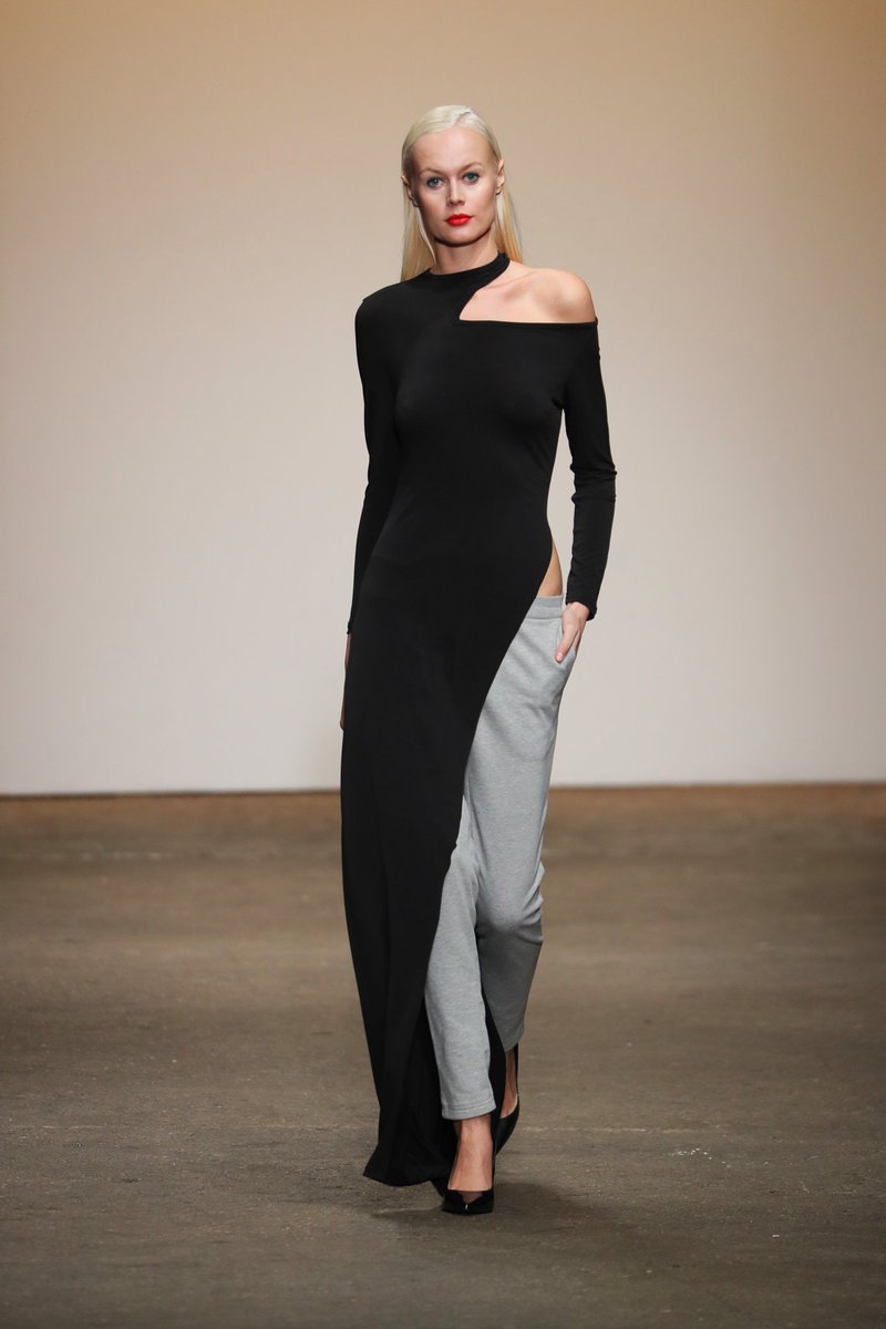 ChelbeFashions's tweet photo. Chèlbè @NolchaShows #TallGirlTwitter https://t.co/XCBrbpafIW