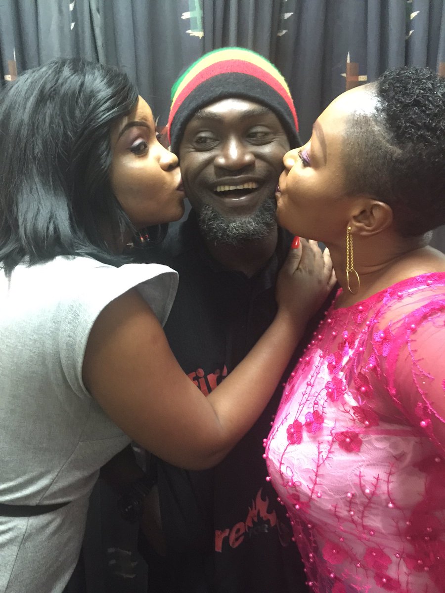 countrymansongo's tweet photo. Fridaynight with babygirls#more fireeeee https://t.co/e7M8g3K2ED
