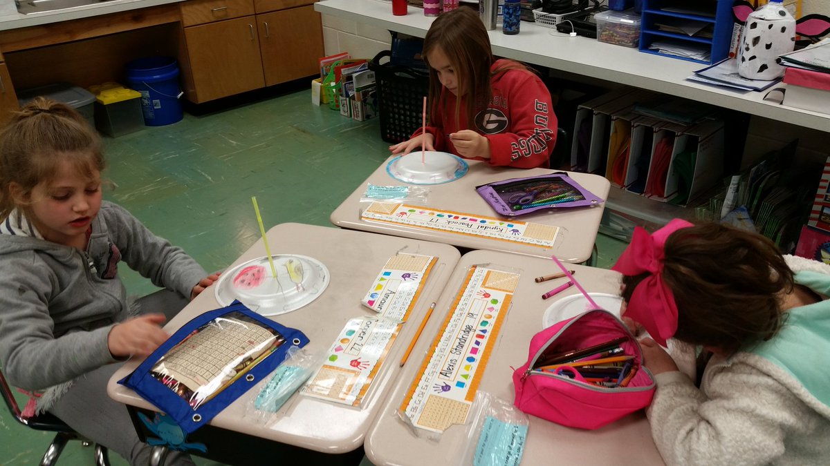 mrsbaileyNHE's tweet photo. STEAM day fun with sundials! #nhebrightknights https://t.co/GgMpqhs26L