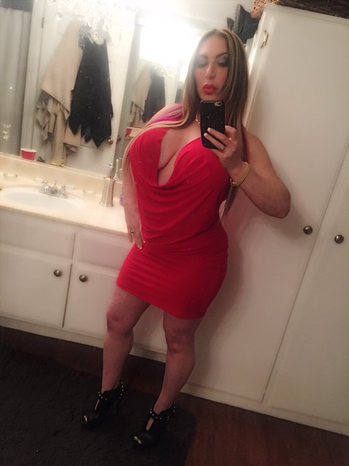 #red #clubsavannahjane #bigboobs #bigbutts https://t.co/u3tjafjuaV