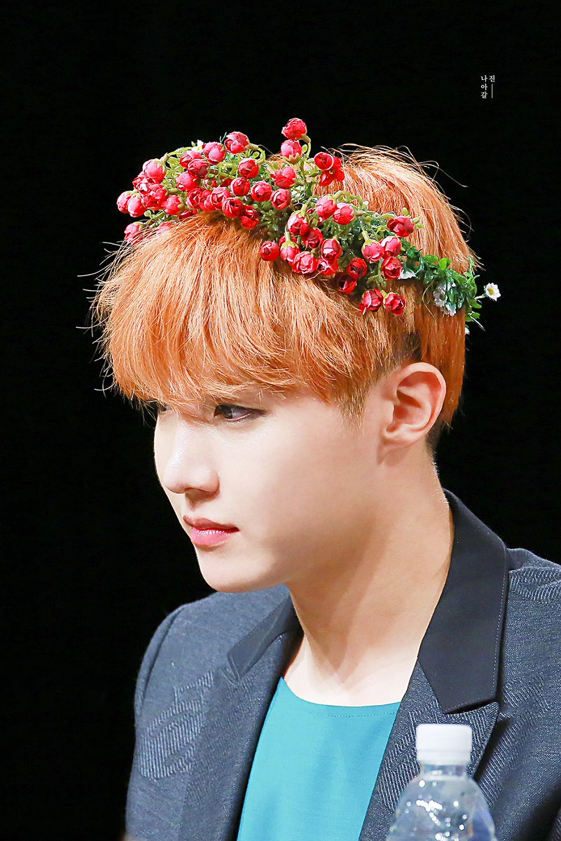 improving_Jin's tweet photo. #홉이생일ㅊㅋ #HappyJHOPEday @BTS_twt 
너무너무 희망이 넘치는 호석! 
생일 축하해요!! 생일에 맞이하는 콘서트! 아미랑 함께 생일을 보내네요!!
최고의 날 행복하게 보내길 바랄게요!✨ https://t.co/j7cDi0SALN