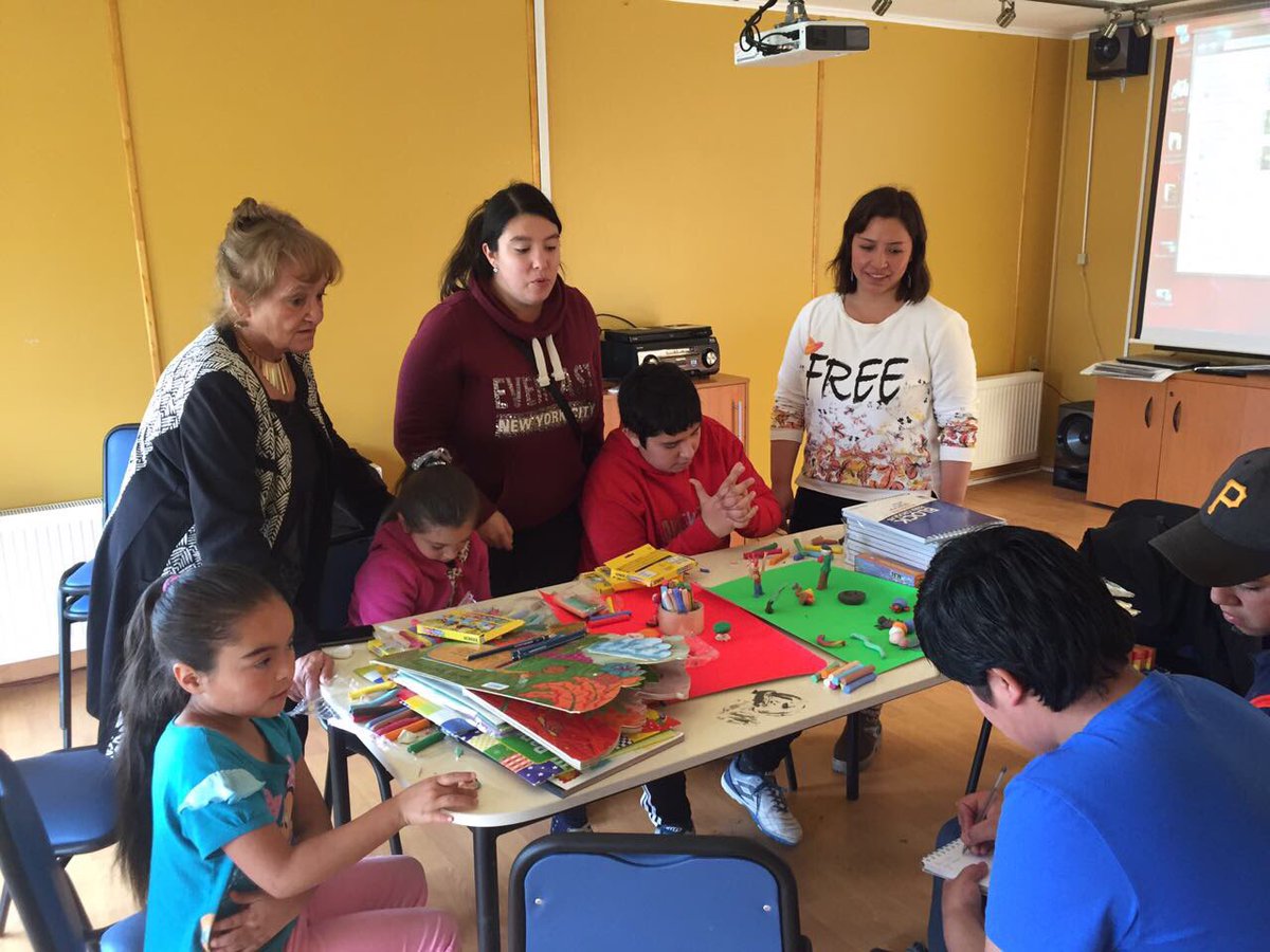 gobmagallanes's tweet photo. Entretenida actividad en Laguna Blanca junto al Municipio y #OPDProvincial @gobmagallanes #PromoviendoDerechos @FernandezPoli @sernamXII https://t.co/CVgiTSRkZ8
