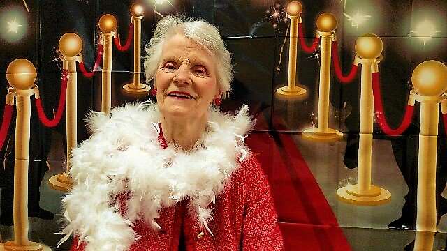 JimFountViewMD's tweet photo. @FountainViewMC  Glamour Shots of the Ladies at Fountain View Manor MC for the Valentine Sweetheart Social. #FrontierCulture #Beautiful https://t.co/jynvvN6XVZ