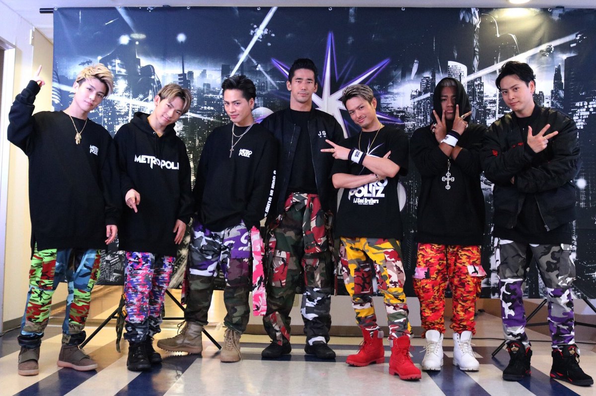 三代目にかまされました…♡上段やったけど普通に楽しめた！
メンバーが出てくる前から号泣しすぎた。
岩ちゃん、色気やばかった。舌出し、ウィンク、投げキッス的なやばい♡
臣も本間にやばかった…♡もー
大好きです！！♡
最高な思い出をありがとう…♡
メンバーみんな大好き！♡