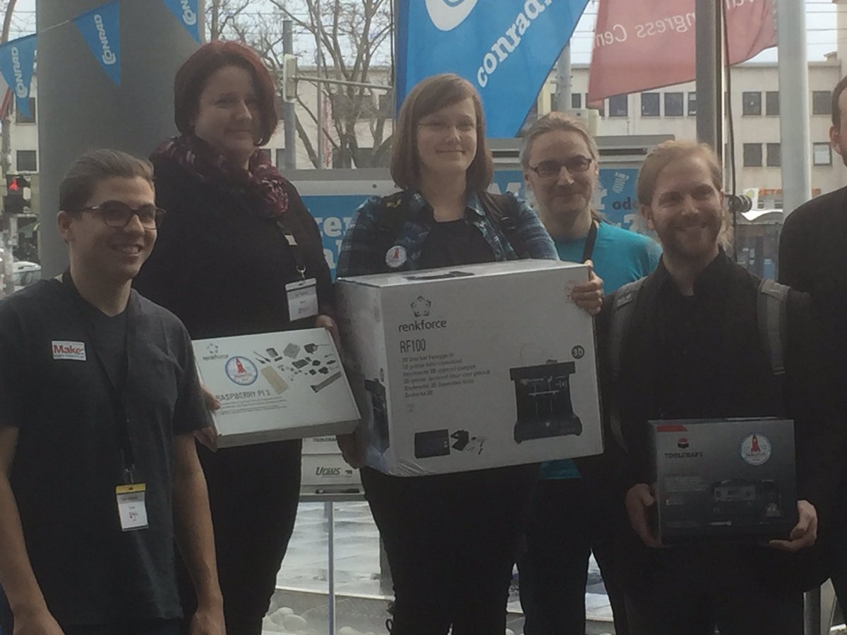 Melika1304's tweet photo. Erfolgreicher Tag bei der #makercon Kollegin hat beim Gewinnspiel von Conrad das Raspberry Pi3 Experimentierset gewonnen. Glückwunsch https://t.co/uN23H6uCVy