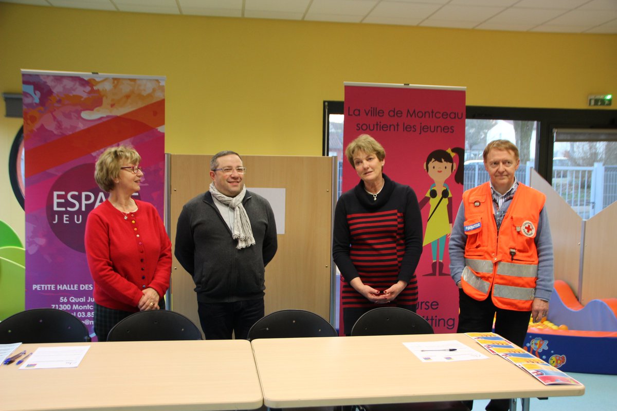La Ville soutient les jeunes et finance une formation de baby-sitting à 10 jeunes Montcelliennes. Formation assurée la Croix-Rouge.