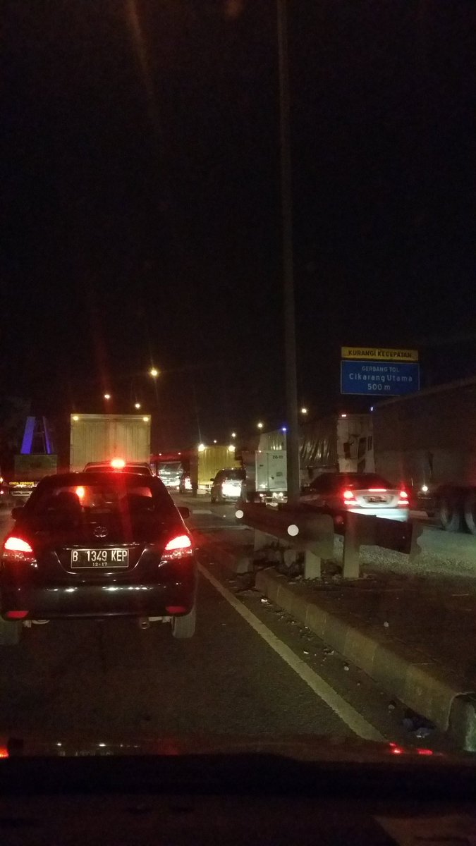 Tandi_Tan's tweet photo. @RadioElshinta Butuh 4 jam dari GT Cikarang Barat ke GT Cikarang utama. https://t.co/MFjwGzJoy2