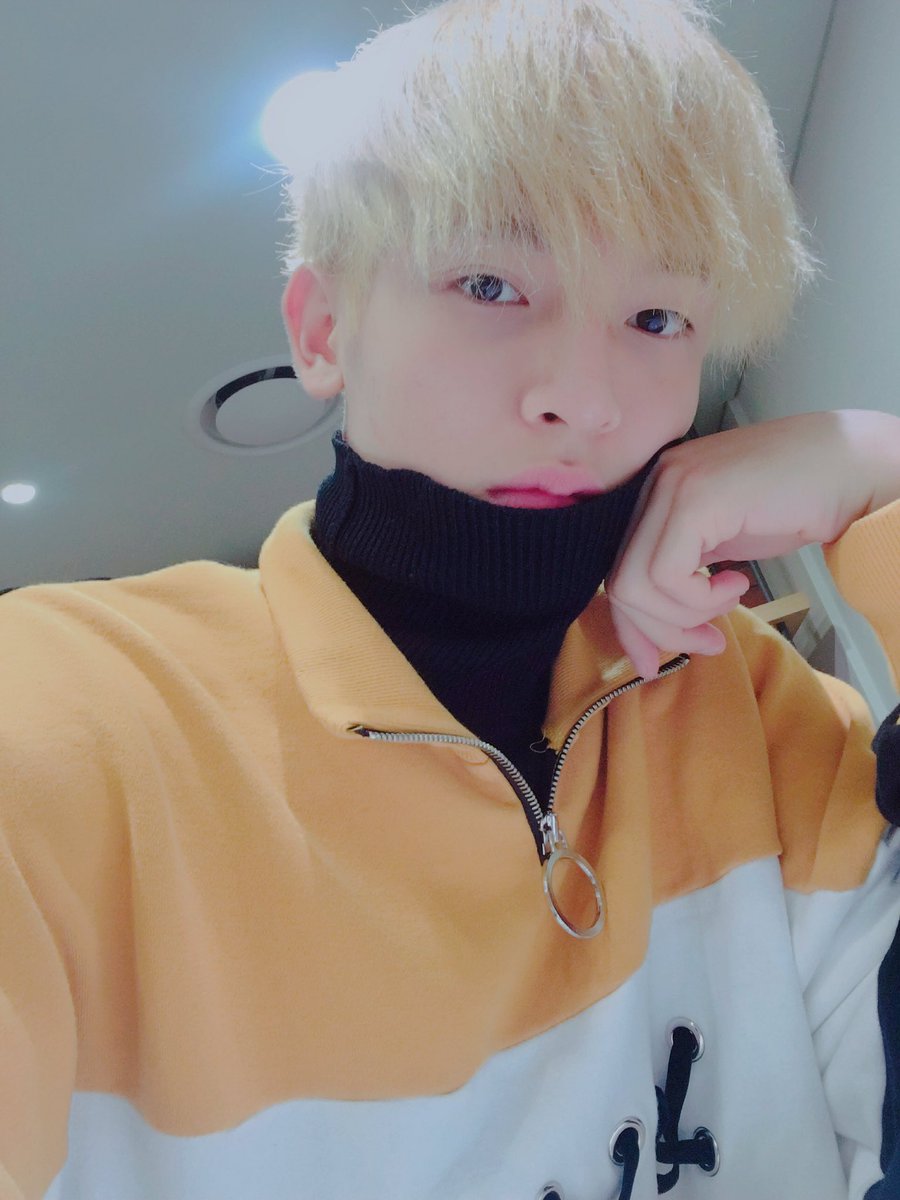 teamct_romeo's tweet photo. [강민] 우리  줄리엣들  비글미oh 다시 시작했어요🌟🌟  꼭보기 ㅎㅎ(재밌됴?) (12시강민이💛🐶 https://t.co/FpBMpqpBAT