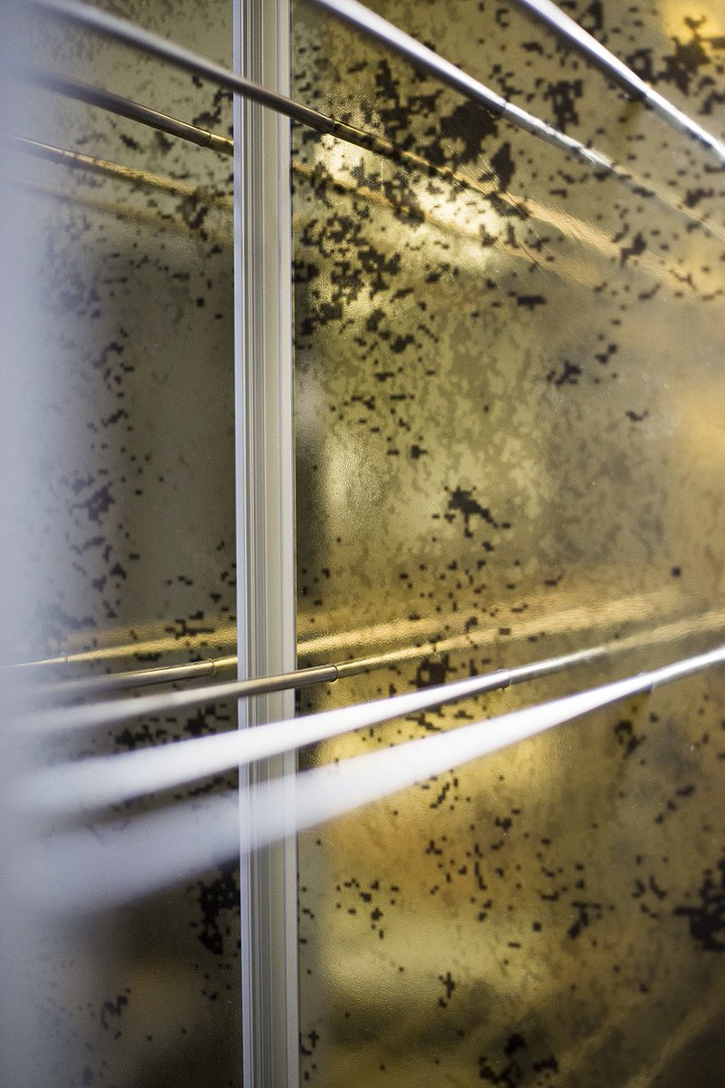 Letterlijk een schitterend project! De kasten voor Van der Valk A4 <a href="/HotelSchiphol/">Hotel Schiphol</a> hebben een gouden binnenkant gekregen. Binnenkort meer..