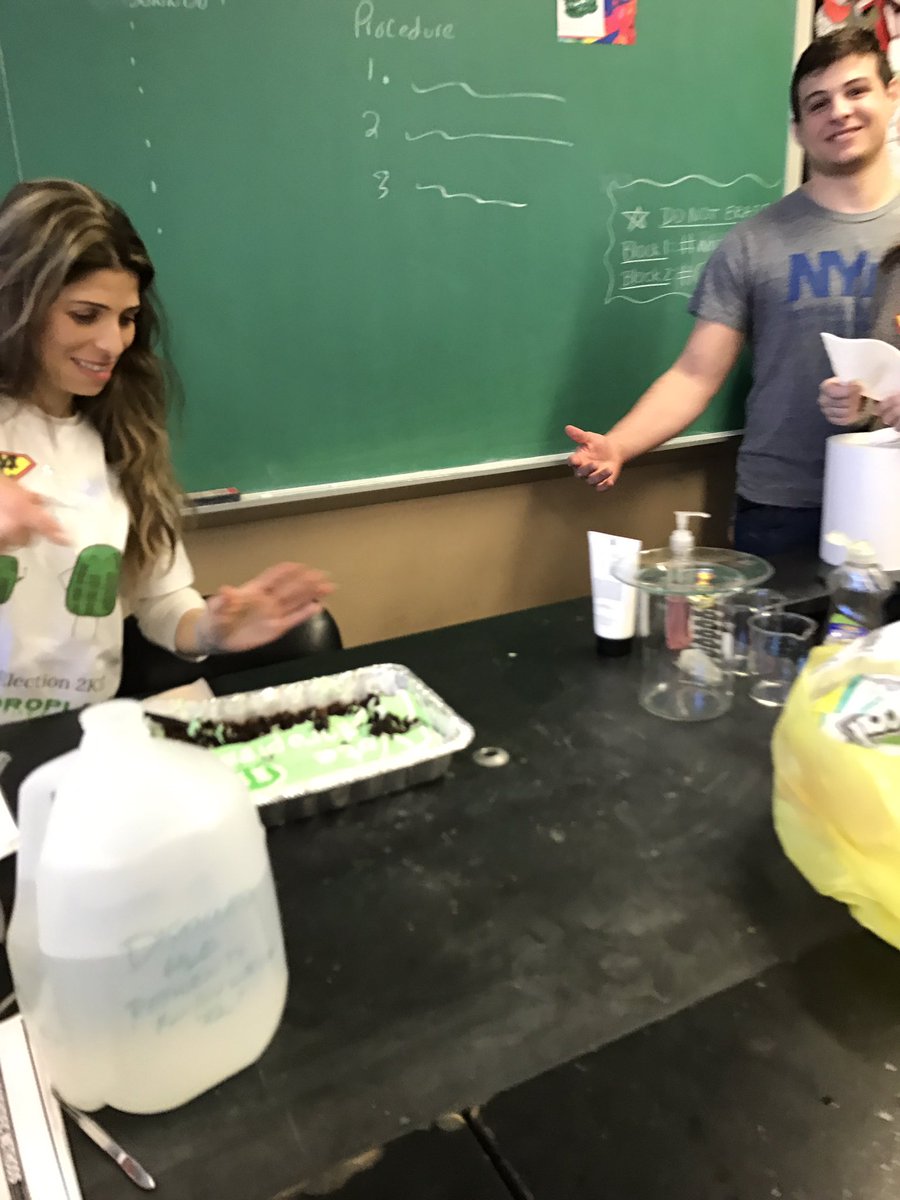 _Martin95Luther's tweet photo. LYSOSOMES DESTROYED THE BROWNIE CAKE... like everything else they touch😴 https://t.co/ZPR5fuPU2Z