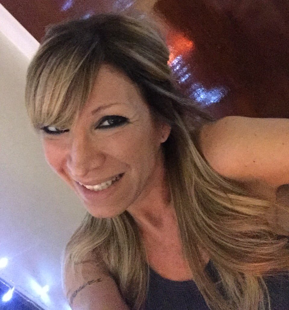MundoGabyF's tweet photo. La curva más linda en una mujer es su sonrisa ... 😃 #BuenViernes @gabyfigueroa01 https://t.co/Yy7gdj1ICZ