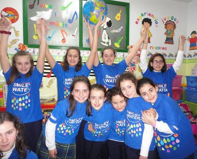 SmileyWater's tweet photo. #SmileyWater envía sonrisas de paz y gotas solidarias a los niños que sufren las consecuencias de la guerra. @feijoozorelle @Mjnovo https://t.co/QcmyLRdlHM