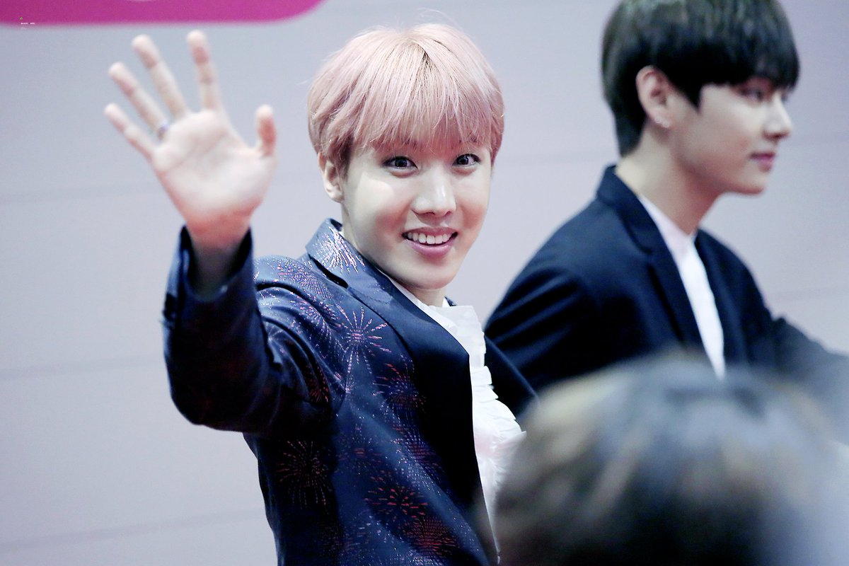 hope613218's tweet photo. ♡ 02.18
이쁜이🎉🎉🎉🎂🎂 👏👏💕💕
#HappyJHOPEday #홉이생일ㅊㅋ #희망_조준_발사 https://t.co/8ZbezzE8xt